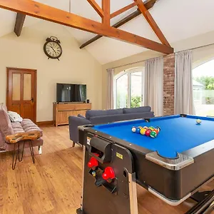  Apartment Creamery With Games And Free Parking United Kingdom